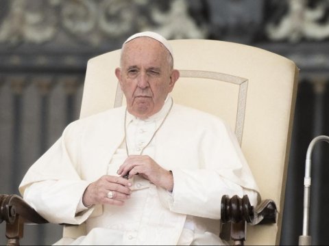 Roma Papası xəstəxanaya yerləşdirildi