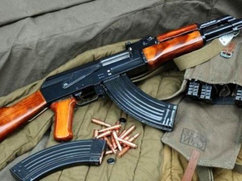 Sumqayıtda saxlanılan şəxsdən avtomat və narkotik AŞKARLANDI