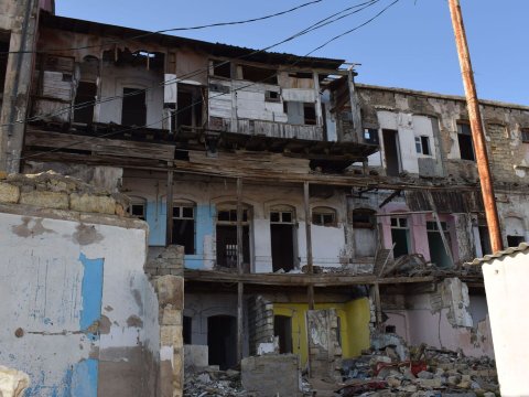 Yataqxanadakı keçmiş məcburi köçkünlər çıxarıla bilər
