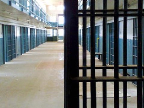 Ombudsman xüsusi cəzaçəkmə müəssisəsinin yaradılmasını İSTƏYİR