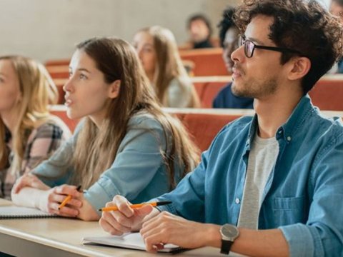 Miqrantlar üçün dil kursları açılsın!