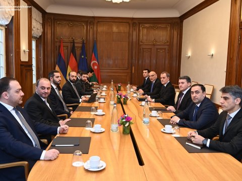 Nazirlərin Berlin görüşü BAŞA ÇATDI