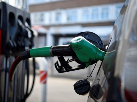 Benzin idxalı üçün aksiz vergisi kəskin azaldıldı - Gömrük rüsumu ləğv edildi