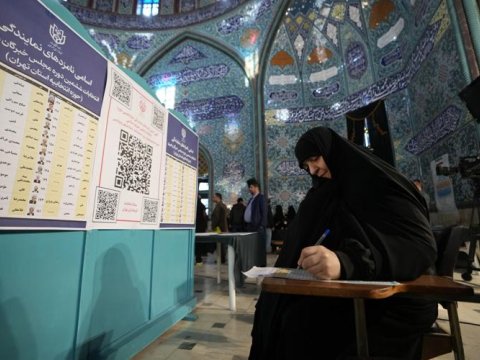 İranda kütləvi etirazlardan sonra ilk seçkilər: Həm Məclisə, həm Şuraya...