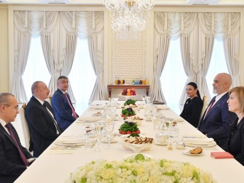 İlham Əliyev Albaniyanın baş naziri ilə geniş tərkibdə görüşdü