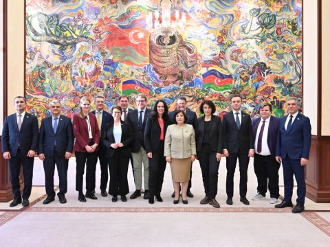 Spiker Bundestaqın nümayəndə heyəti ilə danışıqlar apardı 