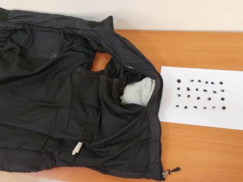 Gödəkçədə həbsxanaya narkotik keçirmək istədi