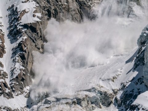 10 nəfər qar uçqunu altında qaldı