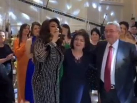 Sabiq nazir Nazpərinin ifasına belə oynadı - VİDEO