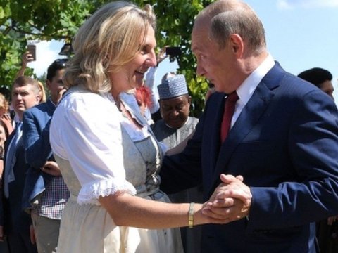 Putinlə rəqs edən avropalı nazir Rusiyaya köçdü