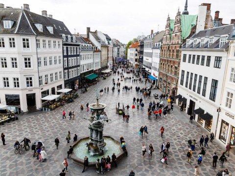 Bələdiyyə sədri seçkilərdəki vədini yerinə yetirdi - Küçələri maşınlara qapatdı...