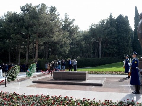 Bolqarıstan Xalq Məclisinin sədri Heydər Əliyevin məzarını ziyarət etdi