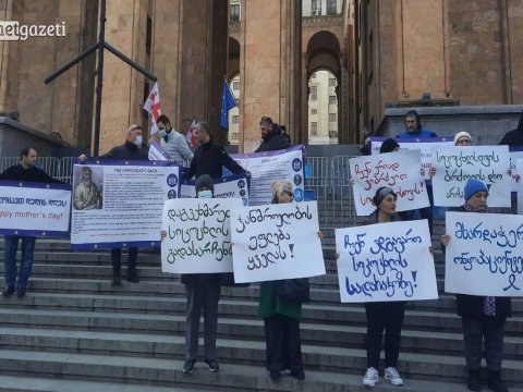 Gürcüstanda xərçəng xəstələri etiraza qalxdı - Baş nazirlə görüş tələb olunur