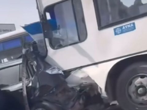 Marşrut avtobusu qəza törətdi, xəsarət alanlar var - VİDEO