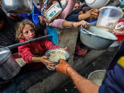 Qəzzada uşaqlar acından ölür - Beynəlxalq təşkilatlar narahatdır...