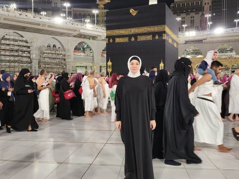 Milli Məclisin xanım deputatı Kəbəni ziyarət etdi - FOTOLAR