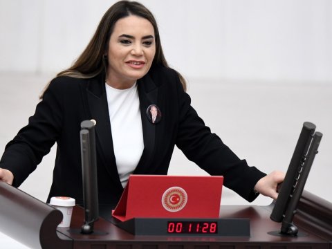 Alparslan Türkeşin deputat qızı bələdiyyə sədri olmaq istəyir - Adanada