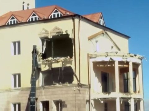 Xankəndidə xunta rejiminin izləri silinir: Qanunsuz binalar sökülür - Anbaan görüntülər