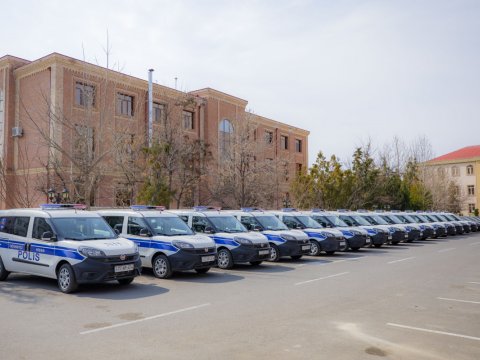 Naxçıvanda polislərə 20 yeni maşın verildi