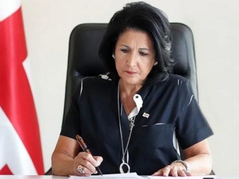 Zurabişvili bu qanuna veto qoydu 