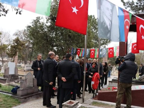 Səfir Rəsulzadənin məzarını ziyarət etdi - FOTO 