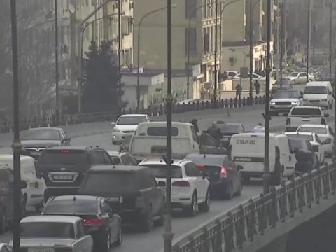 Körpüdə yol qəzası - Sıxlıq yarandı