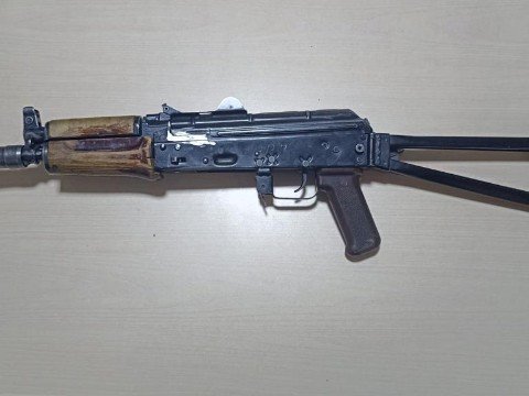 Döyüş silahını polisə könüllü təhvil verdi