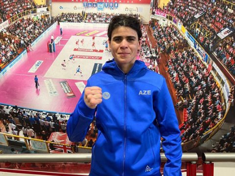 Daha bir boksçumuz lisenziya turnirində mərhələ adladı