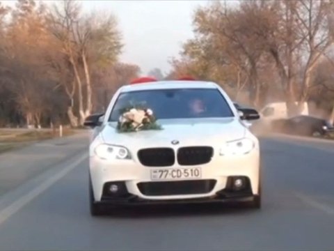 Toy karvanında ağır qəza, ağac yerindən qopdu - VİDEO