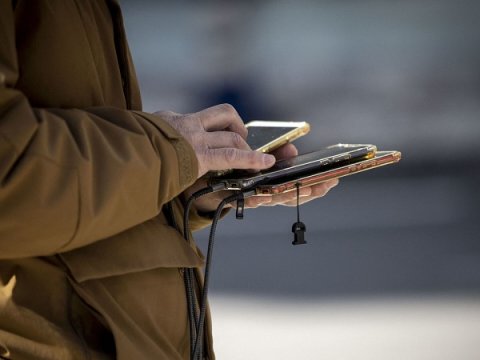 Azərbaycana gətirilən smartfonlar bahalaşıb - Ən çox bu ölkələrdən telefon alırıq...