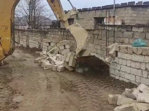 Xırdalanda və Mehdiabadda sənədsiz tikililər söküldü - VİDEO