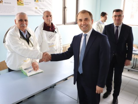 Peşə təhsili alan 73 yaşlı tələbə 