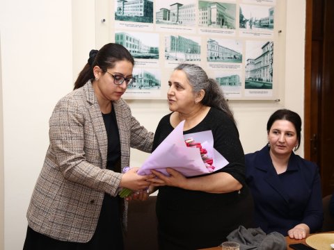 Paytaxt məktəblərində çalışan şəhid anaları ilə görüş - FOTOLAR