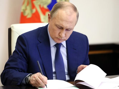 Putin 8 Martda 52 qadını əfv etdi
