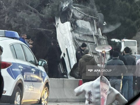 Bakı-Sumqayıt yolunda maşın aşdı 