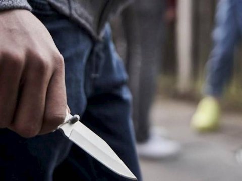 Toyda mübahisə edən gənc evdə özünü bıçaqladı 