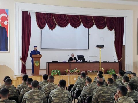 Dövlət Komitəsinin nümayəndələri hərbçilərlə görüşdülər - FOTO