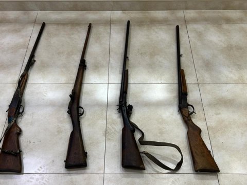 Ağcəbədidə sakinlər tüfənglərini polisə təhvil verdilər