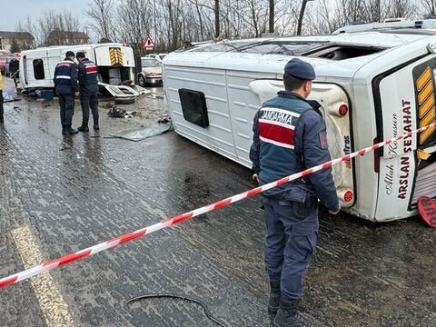Türkiyədə mikroavtobuslar toqquşdu - 27 yaralı 