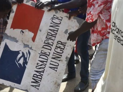 Fransa beynəlxalq səhnədə geriləyir