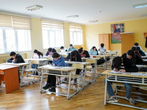 İmtahandan buna görə xaric edildilər - Mobil telefon, ağıllı saat