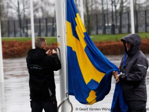 İsveç bayrağı NATO mənzil-qərargahında