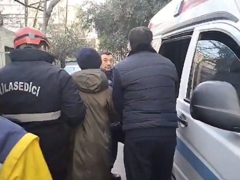 Bakıda əşyalarını eyvandan küçəyə atan qadın müəyyən edildi