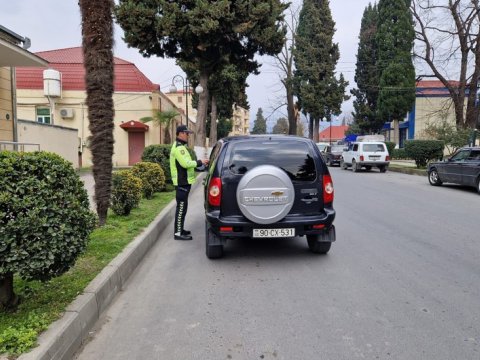 Qaydaları pozan sürücülər cəzalandırıldı