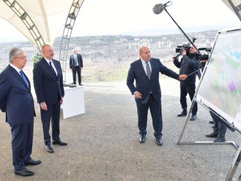 Tokayev Füzulinin Baş planı ilə tanış oldu - FOTOLAR