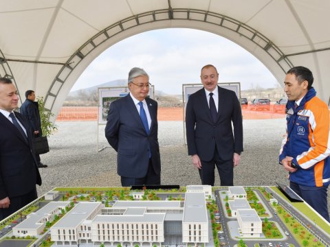 Prezidentlər Füzulidə tikiləcək xəstəxananın layihəsi ilə tanış oldular