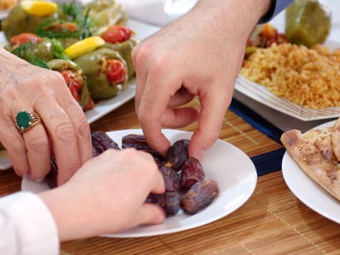 Namaz qılmayan şəxs oruc tuta bilərmi? - AÇIQLAMA