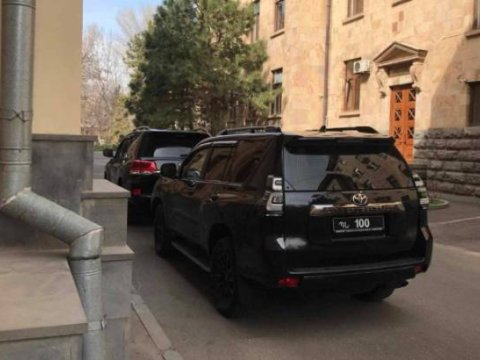 Papikyan qara cipdə parlamentə gəldi - Qapalı iclas... (FOTO)