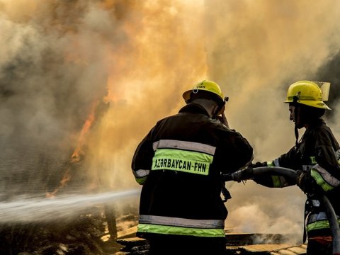 Naftalanda yaşayış binasında YANĞIN