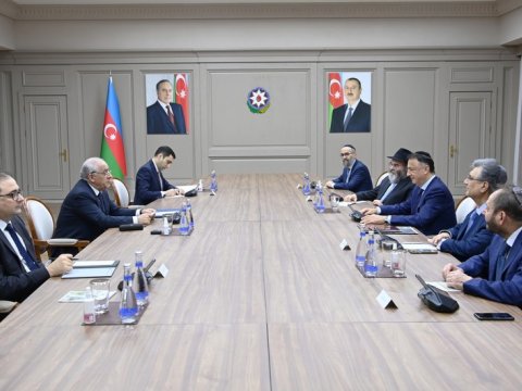Baş nazir Leviyevlə görüşdü